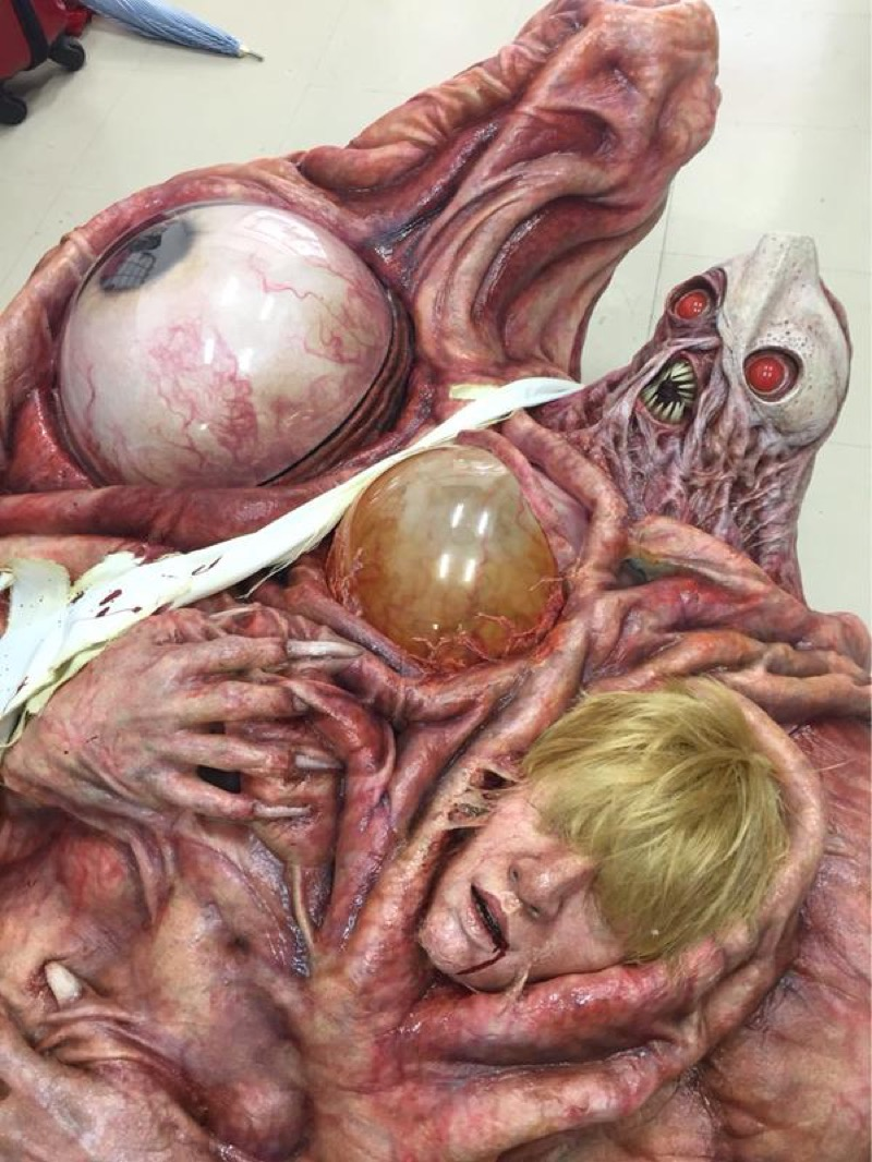 Illustration for article titled When Resident Evil Cosplay Gets Realistic and Disgusting